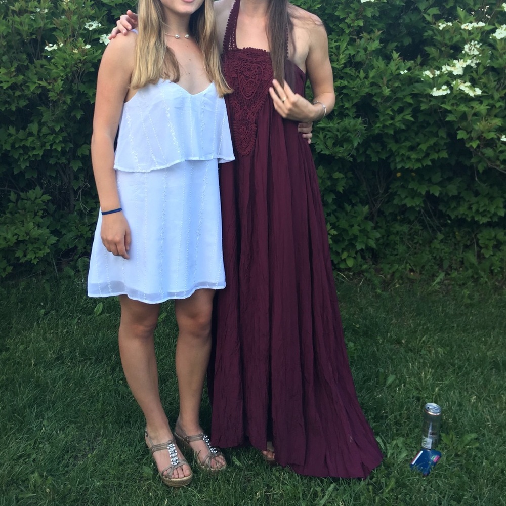 Lulu’s | burgundy flowy gown / Size S